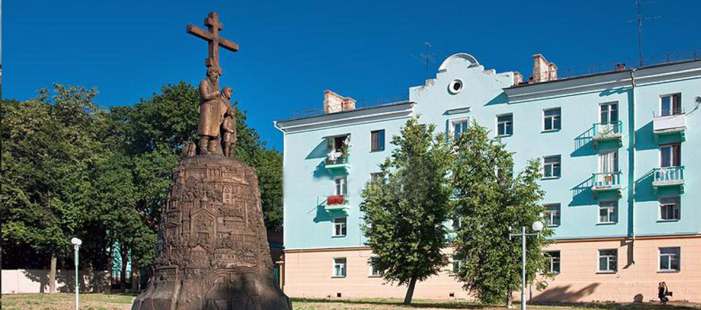 Г клинцы. Памятник основателям Клинцов. Памятник основателям города Клинцы. Сквер основателям города Клинцы. Памятник Клинцову в городе Клинцы.